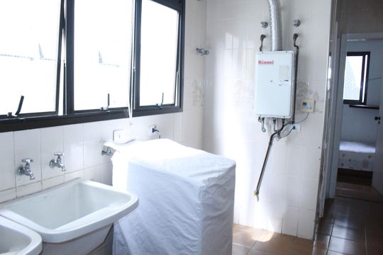 Área de serviço de apartamento para alugar com 2 quartos, 240m² em Higienópolis, São Paulo