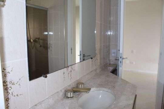 Banheiro Suíte 3 de apartamento para alugar com 2 quartos, 240m² em Higienópolis, São Paulo
