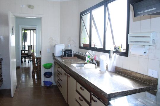 Cozinha de apartamento para alugar com 2 quartos, 240m² em Higienópolis, São Paulo