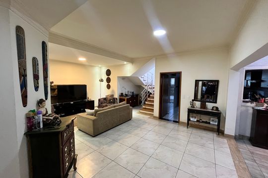 Casa à venda com 4 quartos, 308m² em Santa Teresinha, São Paulo