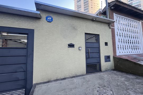 Fachada de casa à venda com 4 quartos, 308m² em Santa Teresinha, São Paulo