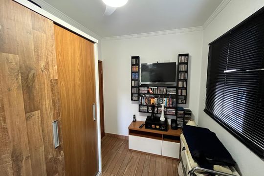 Quarto  de casa à venda com 4 quartos, 308m² em Santa Teresinha, São Paulo