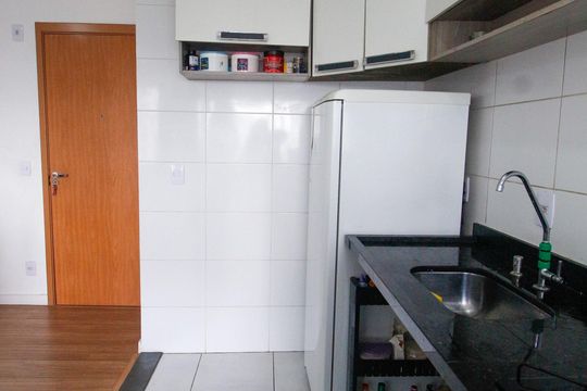 Cozinha de apartamento para alugar com 2 quartos, 42m² em Vila Suzana, São Paulo