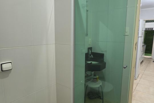 Banheiro Social de apartamento para alugar com 3 quartos, 89m² em Cidade Ocian, Praia Grande