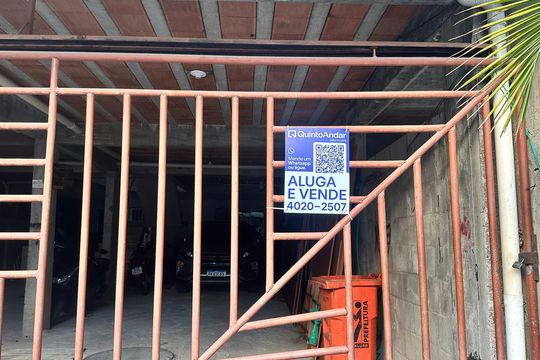 Fachada e Placa de apartamento para alugar com 2 quartos, 60m² em Vargem Pequena, Rio de Janeiro