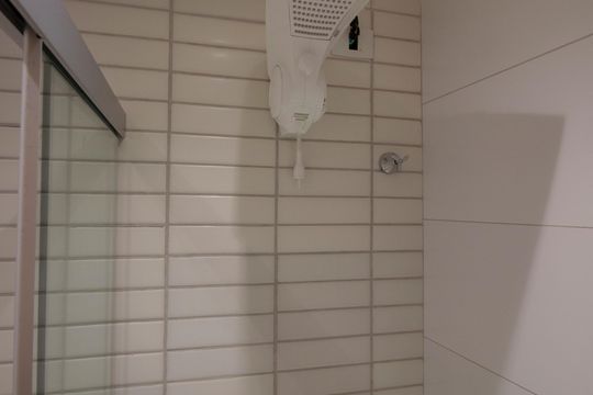 Banheiro de apartamento à venda com 1 quarto, 25m² em Asa Sul, Brasília