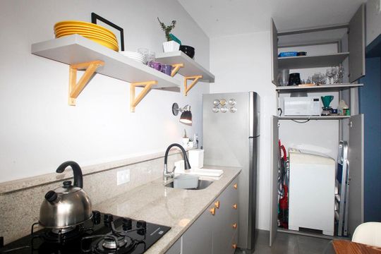 Cozinha + Área de Serviço de apartamento à venda com 1 quarto, 34m² em Higienópolis, Porto Alegre