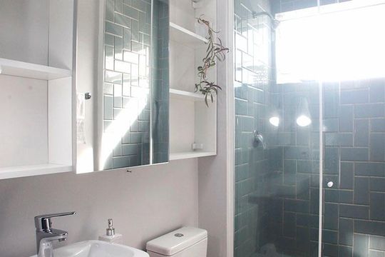 Banheiro Social de apartamento à venda com 1 quarto, 34m² em Higienópolis, Porto Alegre