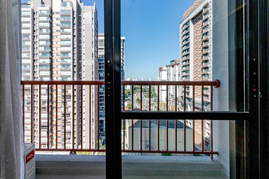 Varanda de kitnet/studio à venda com 1 quarto, 26m² em Jardim das Acácias, São Paulo