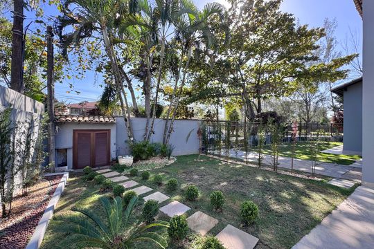 Área externa de casa de condomínio à venda com 4 quartos, 550m² em Recreio dos Bandeirantes, Rio de Janeiro