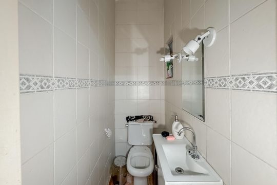 Banheiro de Serviço de casa à venda com 3 quartos, 299m² em Vila Mariana, São Paulo