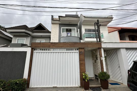 Fachada de casa de condomínio para alugar com 3 quartos, 240m² em Vargem Pequena, Rio de Janeiro