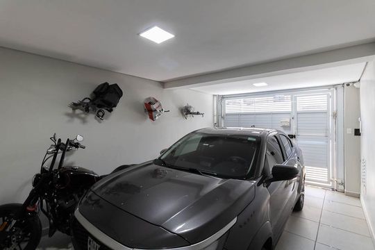Garagem de casa à venda com 3 quartos, 200m² em Aclimação, São Paulo