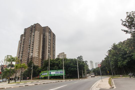 Fachada de apartamento à venda com 2 quartos, 60m² em Jardim Tupanci, Barueri