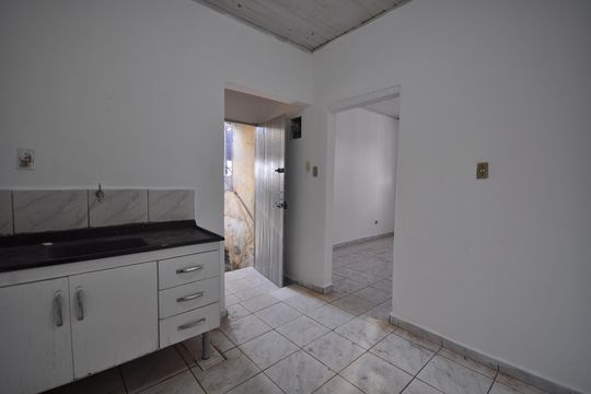 Cozinha de casa para alugar com 1 quarto, 45m² em Vila Maria Alta, São Paulo