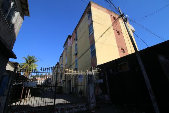 Fachada  de apartamento à venda com 3 quartos, 90m² em Vila Kosmos, Rio de Janeiro