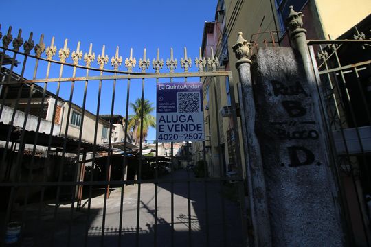 Placa de apartamento à venda com 3 quartos, 90m² em Vila Kosmos, Rio de Janeiro