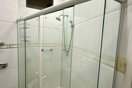 Banheiro Social de apartamento à venda com 3 quartos, 180m² em Copacabana, Rio de Janeiro