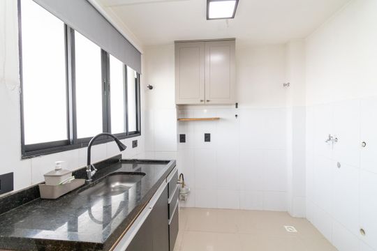 Cozinha de apartamento à venda com 1 quarto, 28m² em Vila Santana, São Paulo