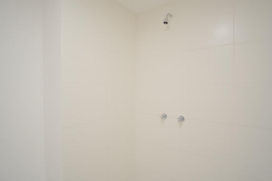 Banheiro de kitnet/studio para alugar com 1 quarto, 26m² em Vila Aricanduva, São Paulo
