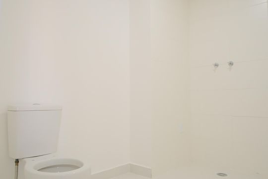Banheiro de kitnet/studio para alugar com 1 quarto, 26m² em Vila Aricanduva, São Paulo