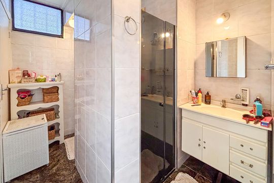 Banheiro de apartamento à venda com 2 quartos, 76m² em Jardim Paulista, São Paulo