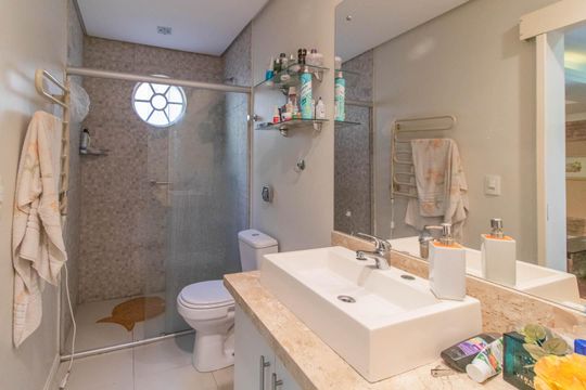 Banheiro Social de apartamento à venda com 3 quartos, 280m² em Santana, Porto Alegre