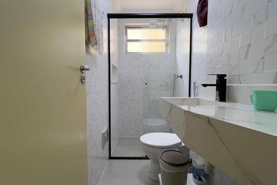 Banheiro de apartamento à venda com 3 quartos, 60m² em Pinheiros, São Paulo