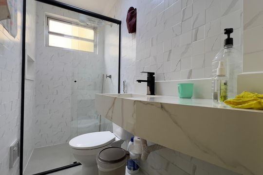 Banheiro de apartamento à venda com 3 quartos, 60m² em Pinheiros, São Paulo