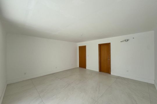 Suíte 1 Master de apartamento à venda com 5 quartos, 660m² em Barra da Tijuca, Rio de Janeiro