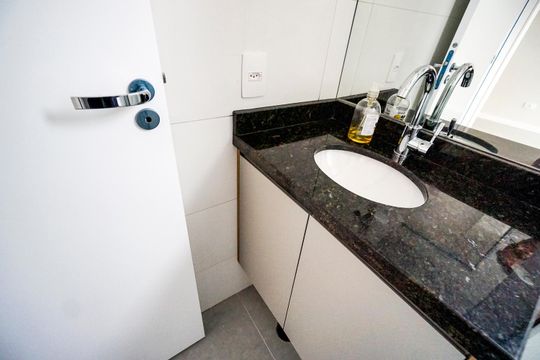 Banheiro de apartamento para alugar com 2 quartos, 45m² em Tatuapé, São Paulo