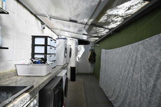 Área de Serviço  de casa à venda com 3 quartos, 443m² em Cidade Jardim, São Paulo