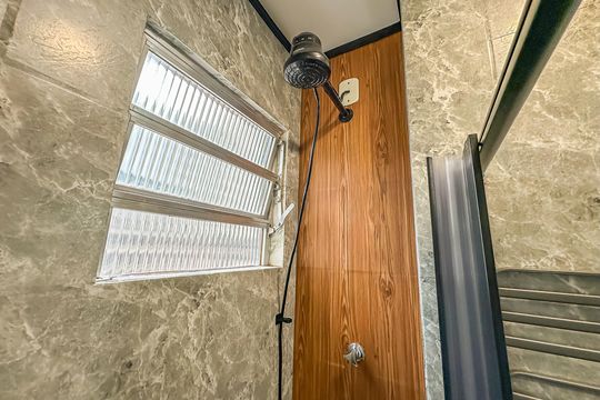 Banheiro de kitnet/studio para alugar com 1 quarto, 25m² em Centro, Rio de Janeiro