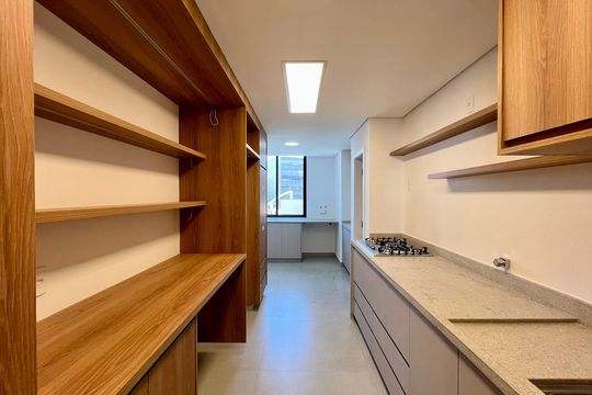 Cozinha de apartamento à venda com 3 quartos, 134m² em Cerqueira César, São Paulo