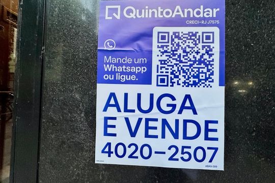 Plaquinha instalada de apartamento para alugar com 1 quarto, 47m² em Centro, Rio de Janeiro