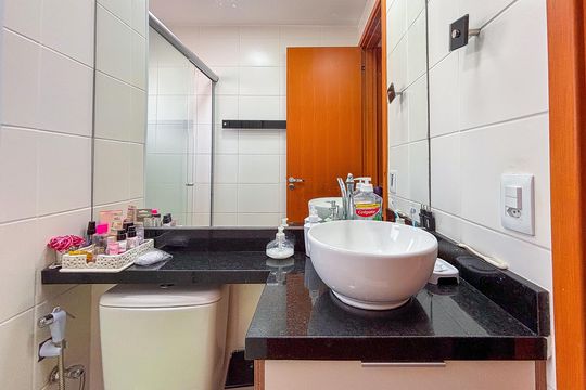 Banheiro de apartamento para alugar com 2 quartos, 47m² em Jardim Boa Vista (zona Oeste), Osasco