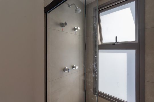 Banheiro de kitnet/studio à venda com 1 quarto, 30m² em Indianópolis, São Paulo
