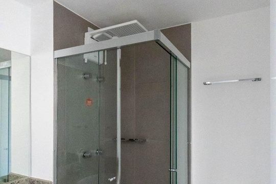 Banheiro de kitnet/studio para alugar com 1 quarto, 24m² em Santa Cecilia, São Paulo
