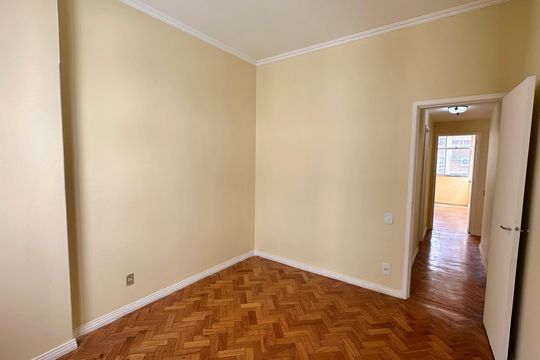 Quarto 3 de apartamento à venda com 4 quartos, 100m² em Copacabana, Rio de Janeiro