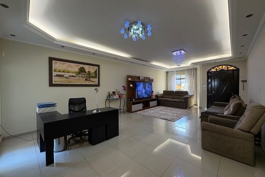 Casa à venda com 3 quartos, 350m² em Vila Camilópolis, Santo André