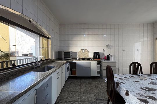 Cozinha de casa à venda com 3 quartos, 350m² em Vila Camilópolis, Santo André