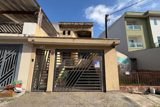 Fachada + plaquinha de casa à venda com 3 quartos, 350m² em Vila Camilópolis, Santo André