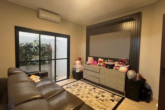 Sala de TV de casa à venda com 5 quartos, 1000m² em Chácara Primavera, Campinas