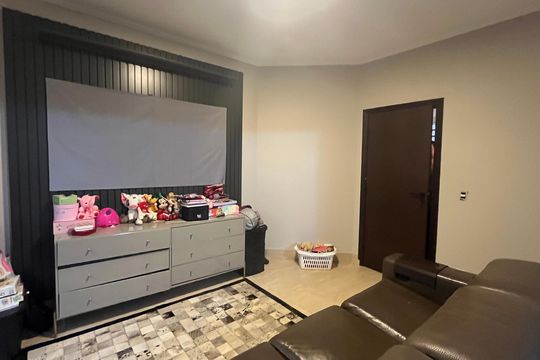 Sala de TV de casa à venda com 5 quartos, 1000m² em Chácara Primavera, Campinas
