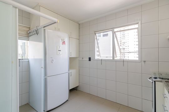Cozinha de apartamento para alugar com 2 quartos, 56m² em Vila Olímpia, São Paulo