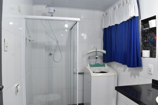 Banheiro de apartamento para alugar com 2 quartos, 130m² em Centro, Curitiba