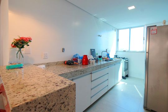 Cozinha de apartamento à venda com 3 quartos, 146m² em , Sabará