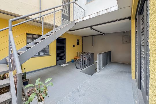Entrada de kitnet/studio para alugar com 1 quarto, 30m² em Cambuci, São Paulo