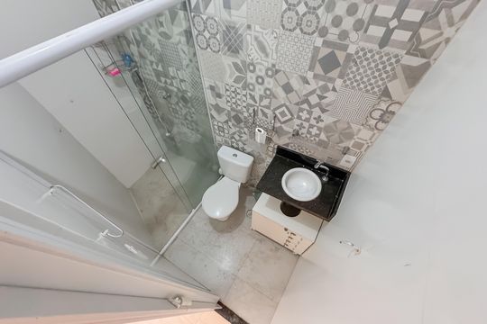 Banheiro de kitnet/studio para alugar com 1 quarto, 30m² em Cambuci, São Paulo