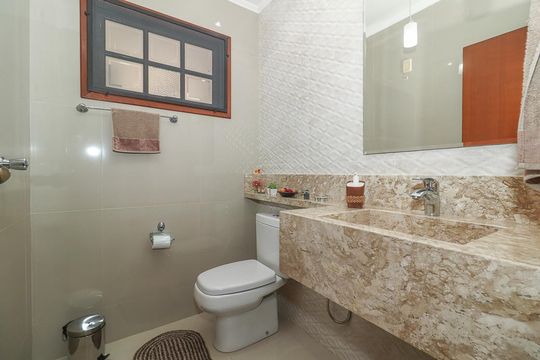 BanheiroSocial 2 de casa à venda com 4 quartos, 390m² em Morro Santana, Porto Alegre